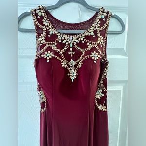 Can be used as a gala dress, prom dress, evening by dress.